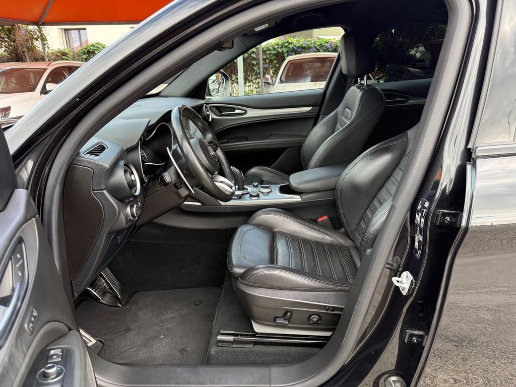 Alfa Romeo Stelvio 2021