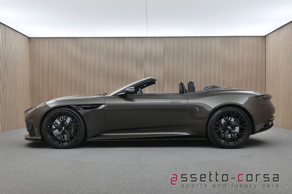 Aston Martin DB12 2025