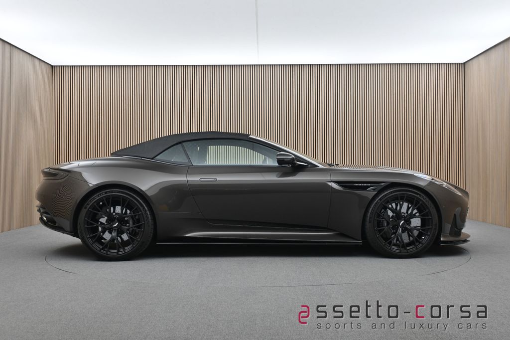 Aston Martin DB12 2025