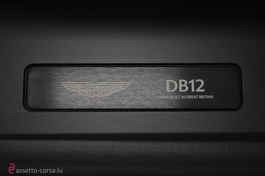 Aston Martin DB12 2025
