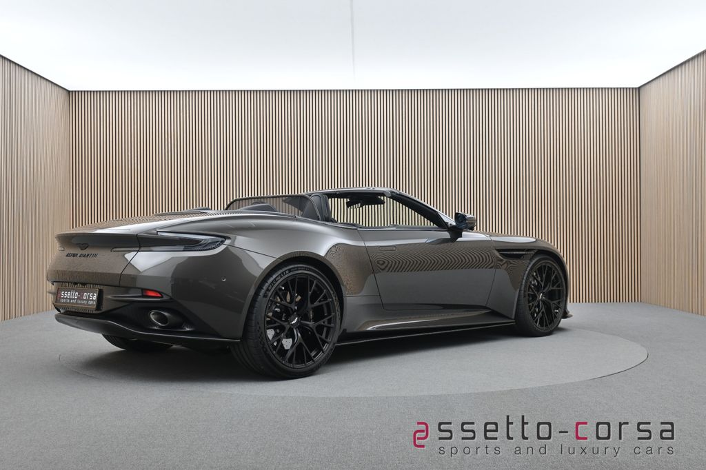 Aston Martin DB12 2025