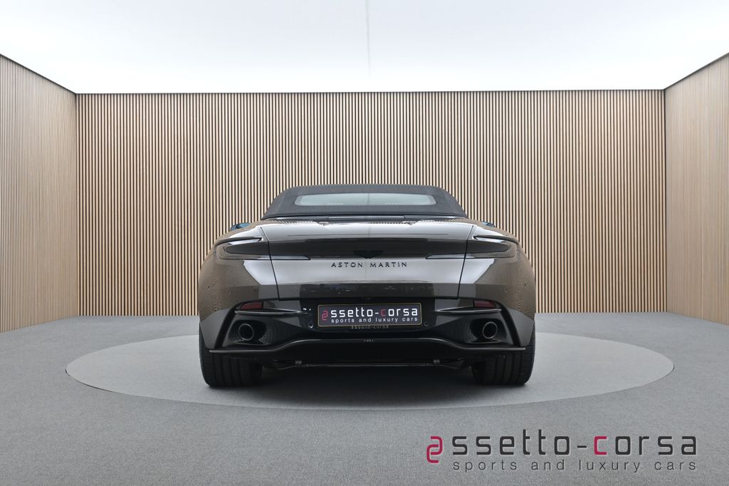 Aston Martin DB12 2025