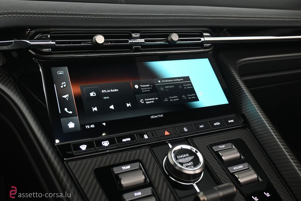 Aston Martin DB12 2025