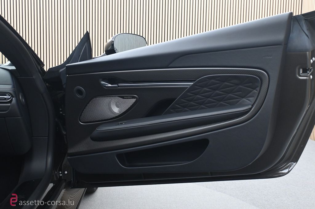 Aston Martin DB12 2025