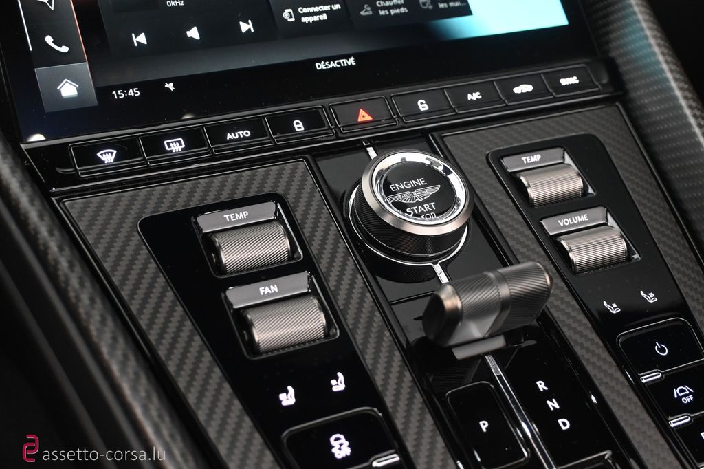 Aston Martin DB12 2025