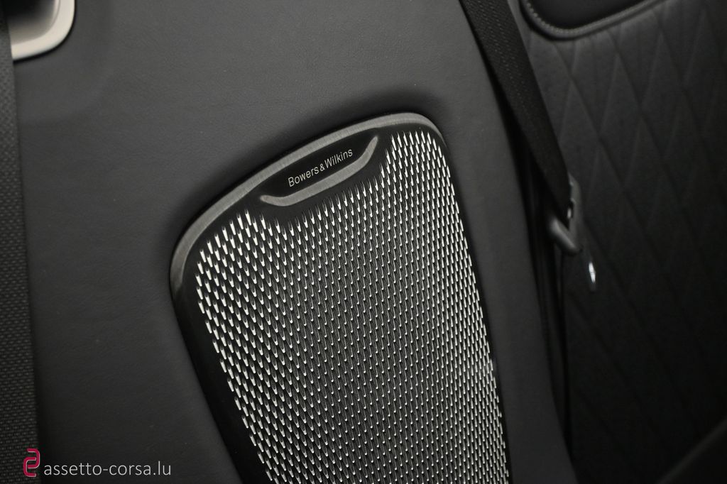 Aston Martin DB12 2025