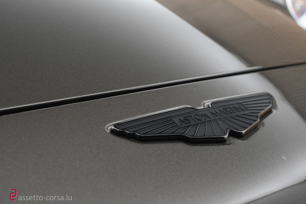 Aston Martin DB12 2025