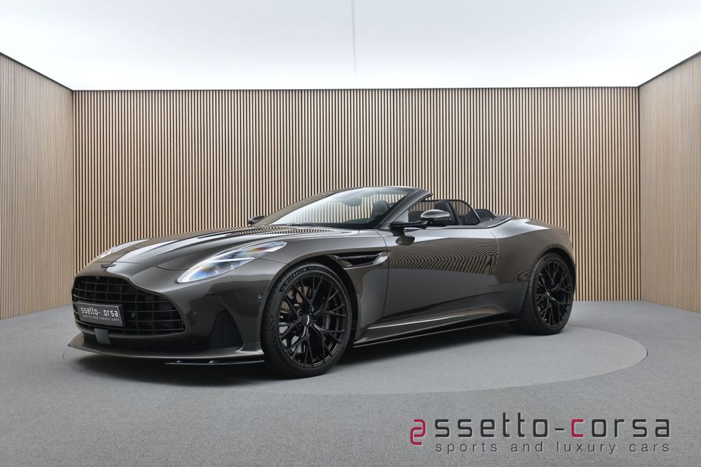 Aston Martin DB12 2025