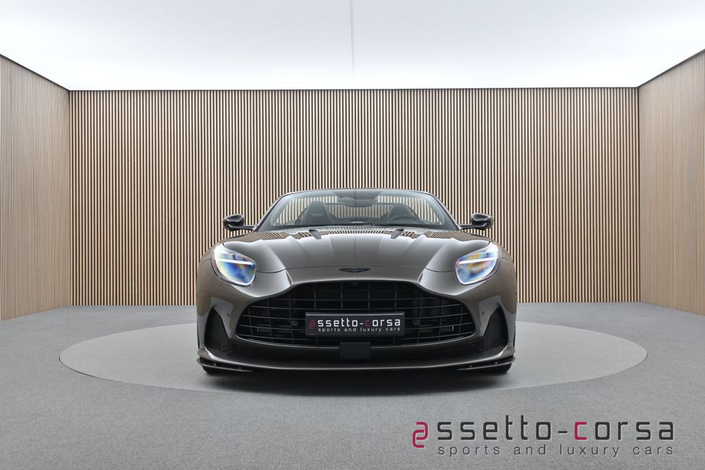 Aston Martin DB12 2025