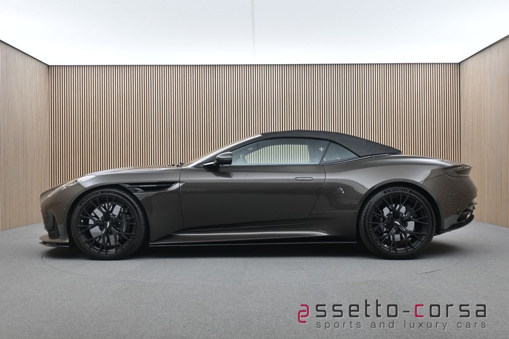 Aston Martin DB12 2025