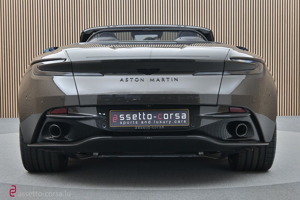 Aston Martin DB12 2025