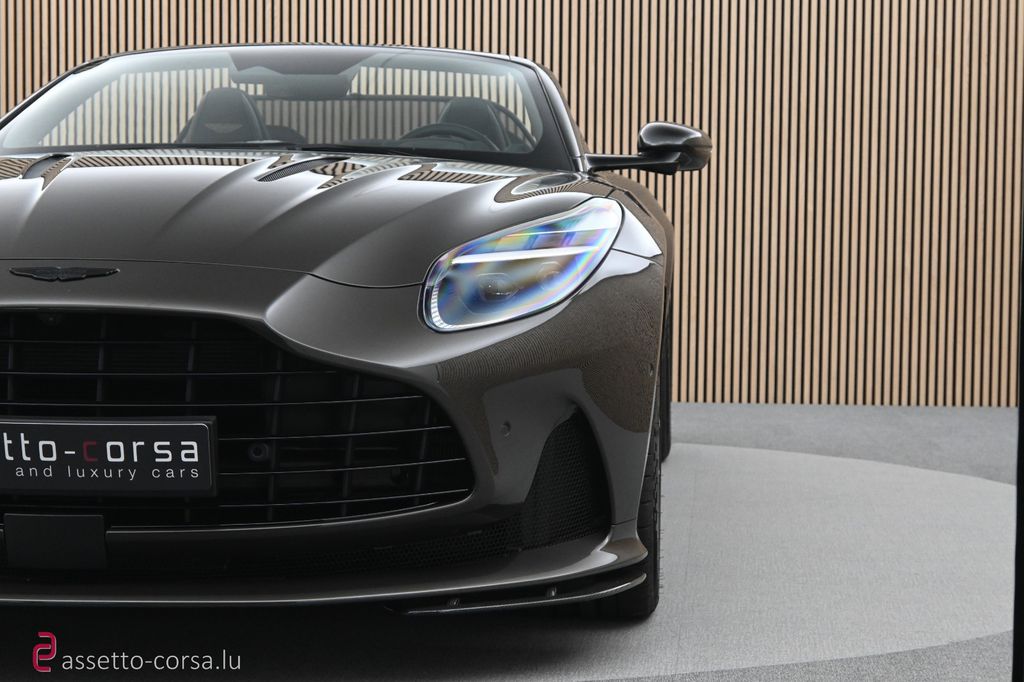 Aston Martin DB12 2025