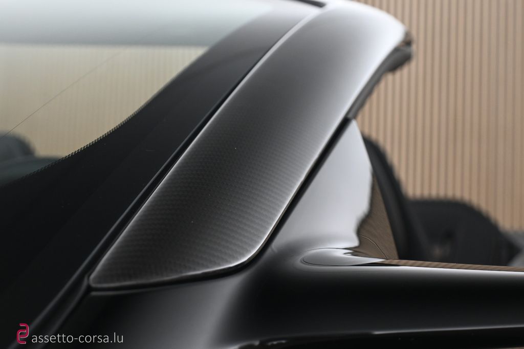 Aston Martin DB12 2025