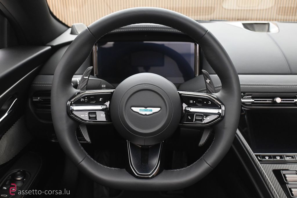 Aston Martin DB12 2025