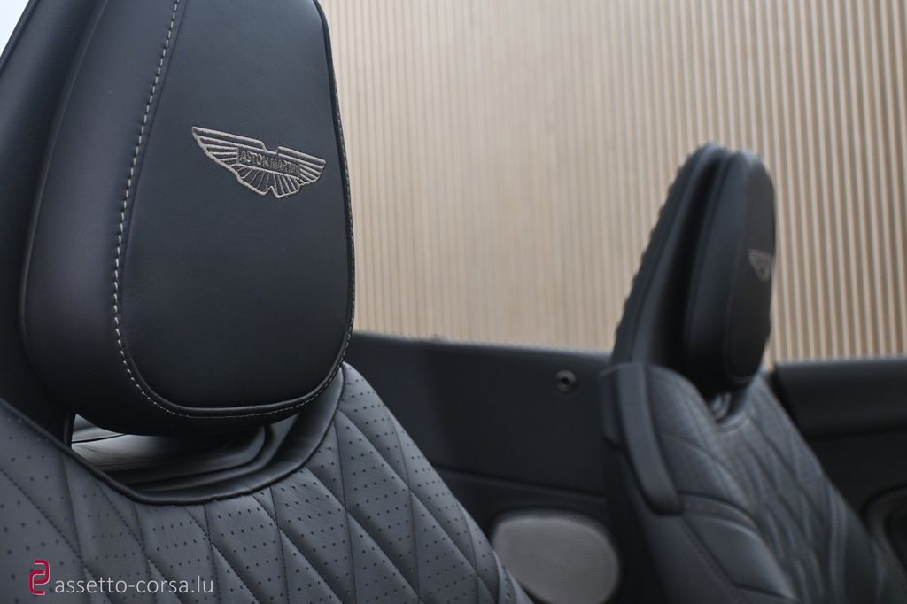 Aston Martin DB12 2025