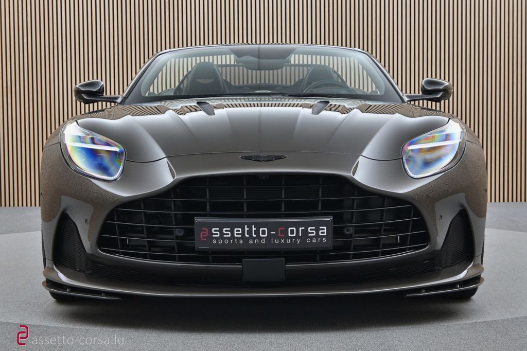 Aston Martin DB12 2025