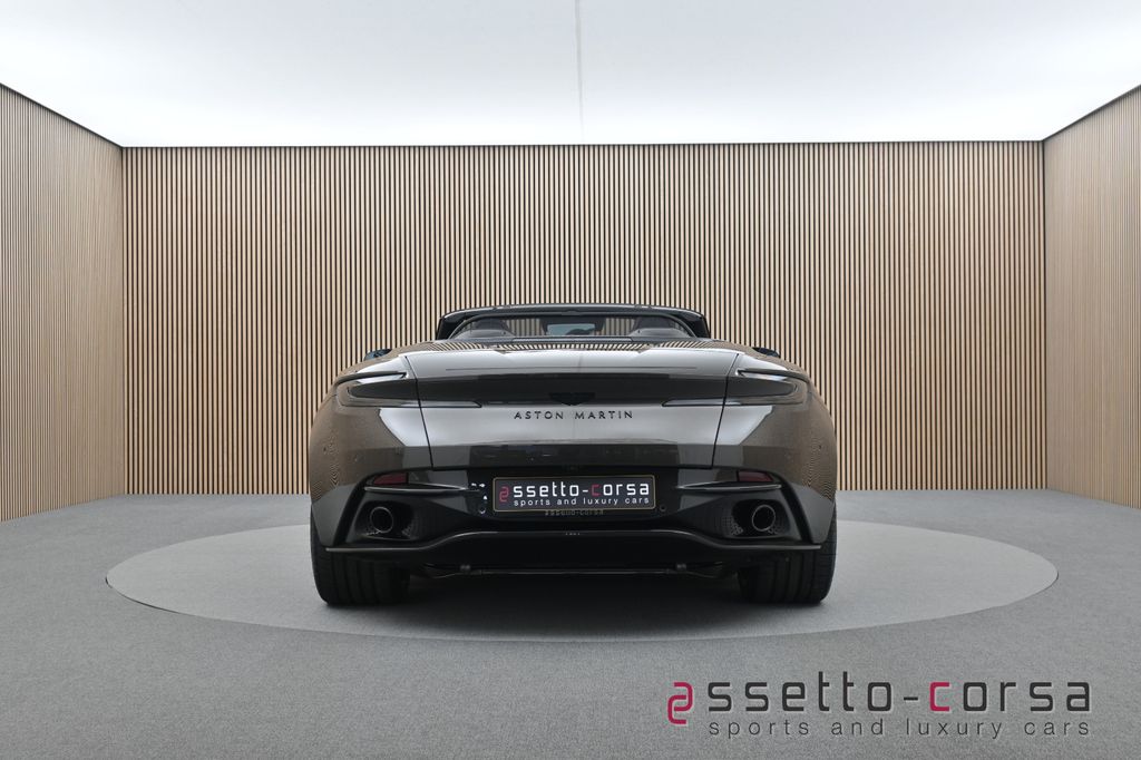 Aston Martin DB12 2025