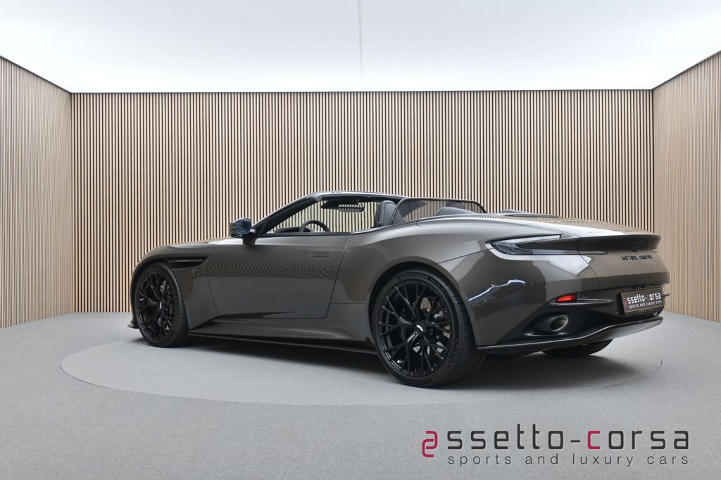 Aston Martin DB12 2025