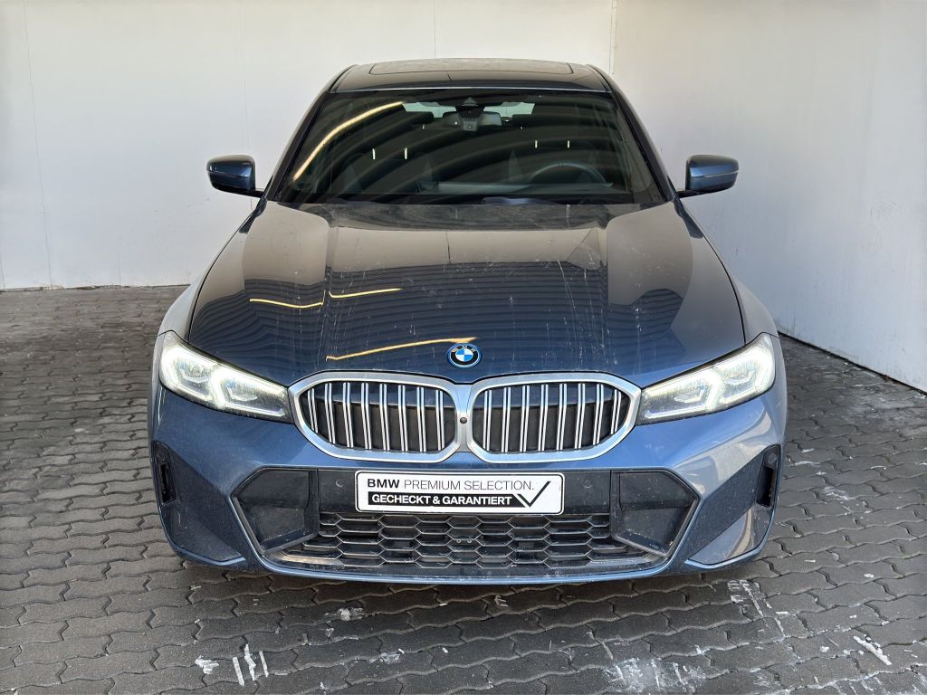 BMW 330 2025