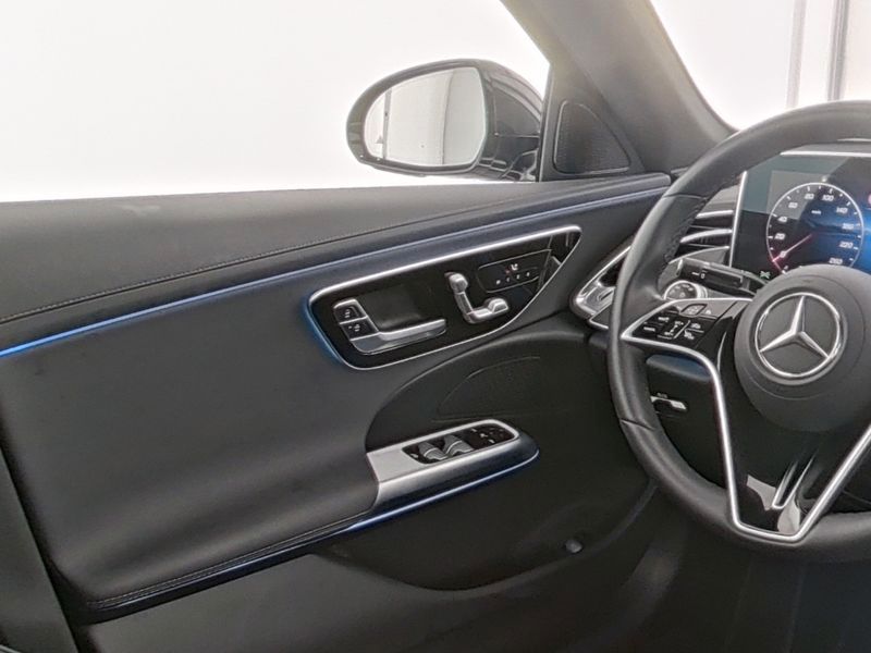 Mercedes-Benz E 200 2025