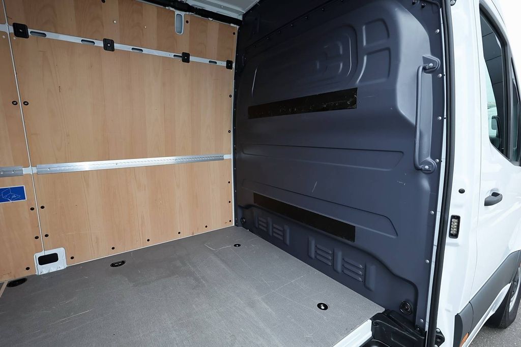 Mercedes-Benz Sprinter 2024