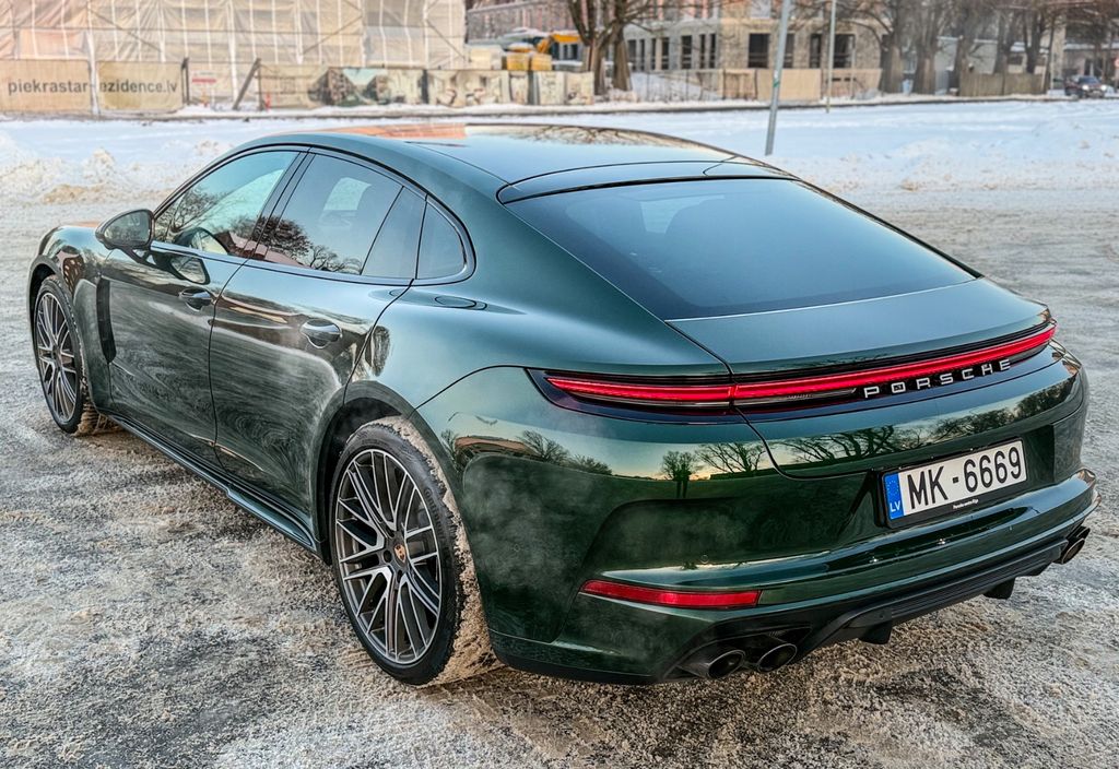 Porsche Panamera 2025