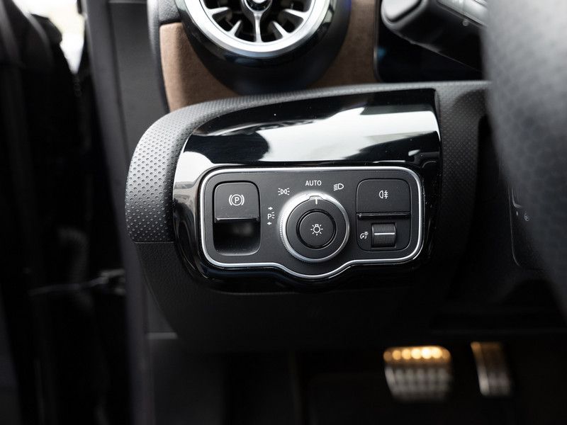 Mercedes-Benz CLA 220 2025