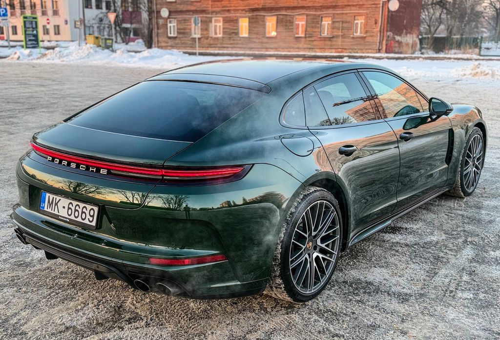 Porsche Panamera 2025