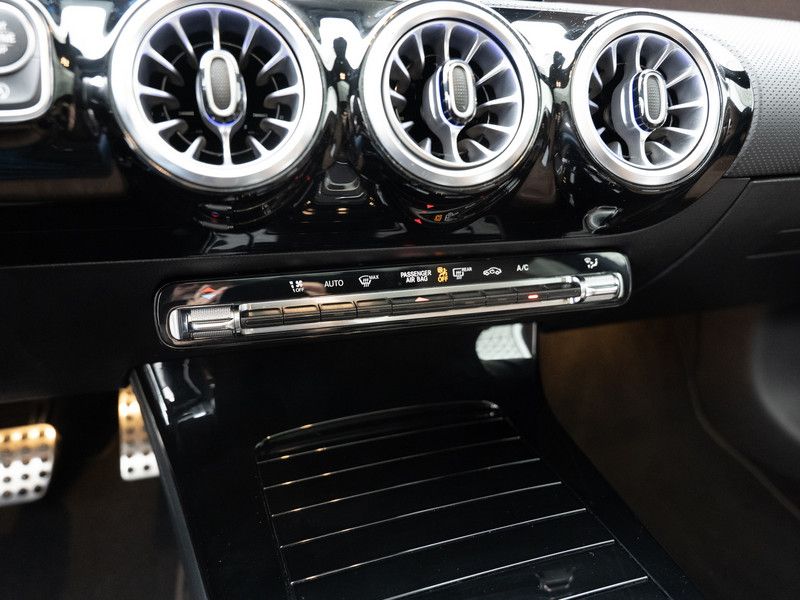 Mercedes-Benz CLA 220 2025