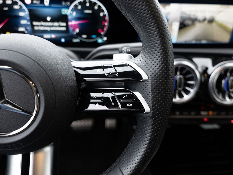 Mercedes-Benz CLA 220 2025