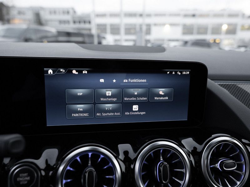 Mercedes-Benz GLA 200 2025