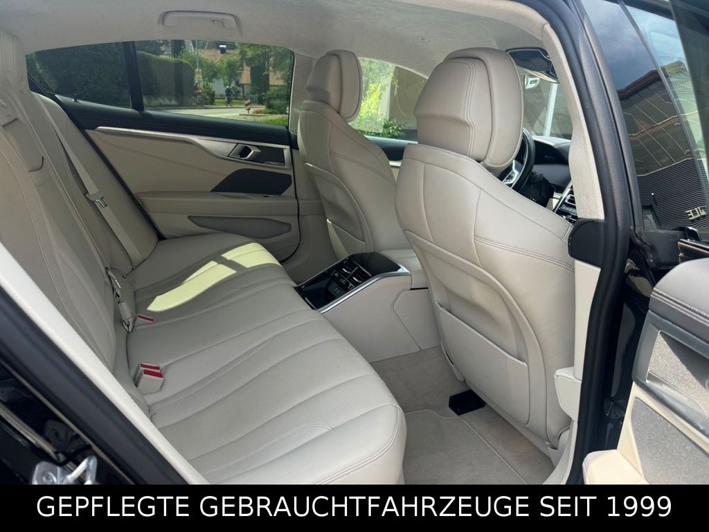 BMW M850 2022