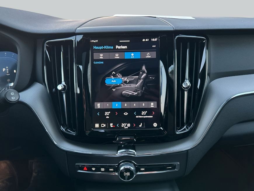 Volvo XC60 2025