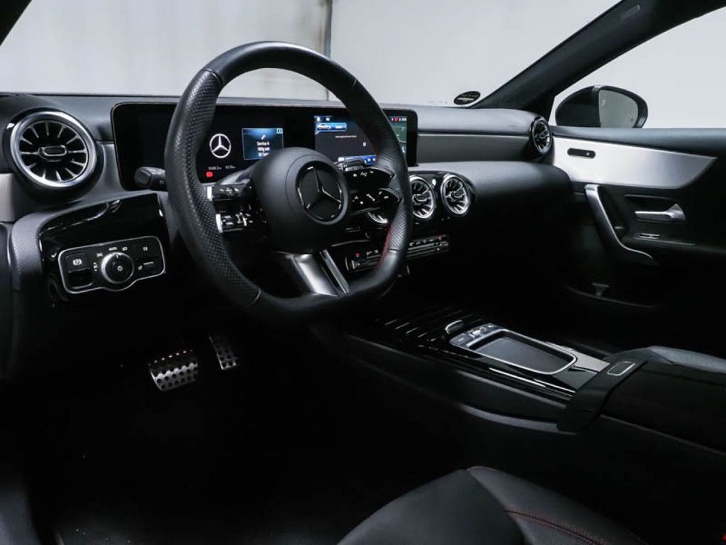 Mercedes-Benz A 220 2024