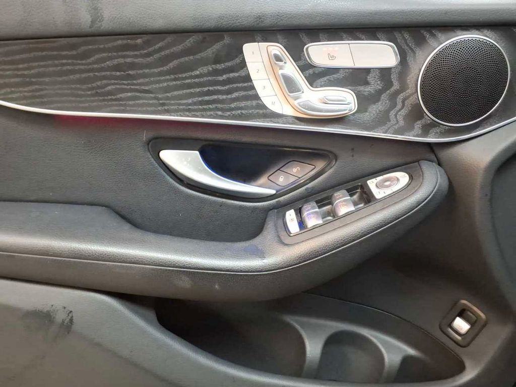 Mercedes-Benz GLC 300 2021