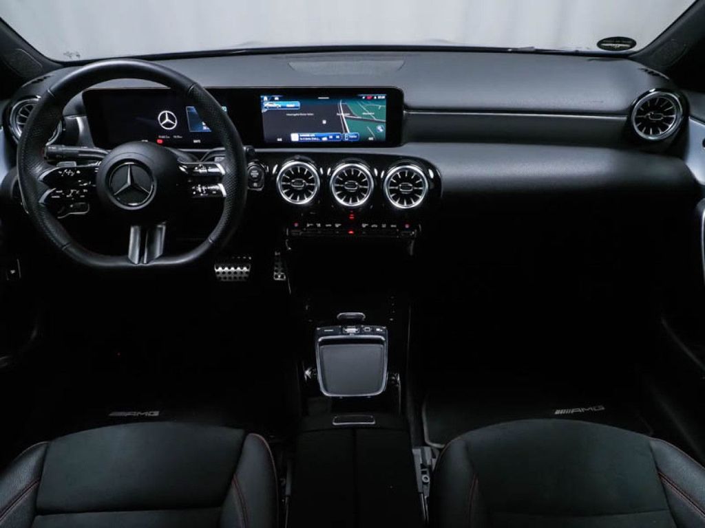 Mercedes-Benz A 220 2024