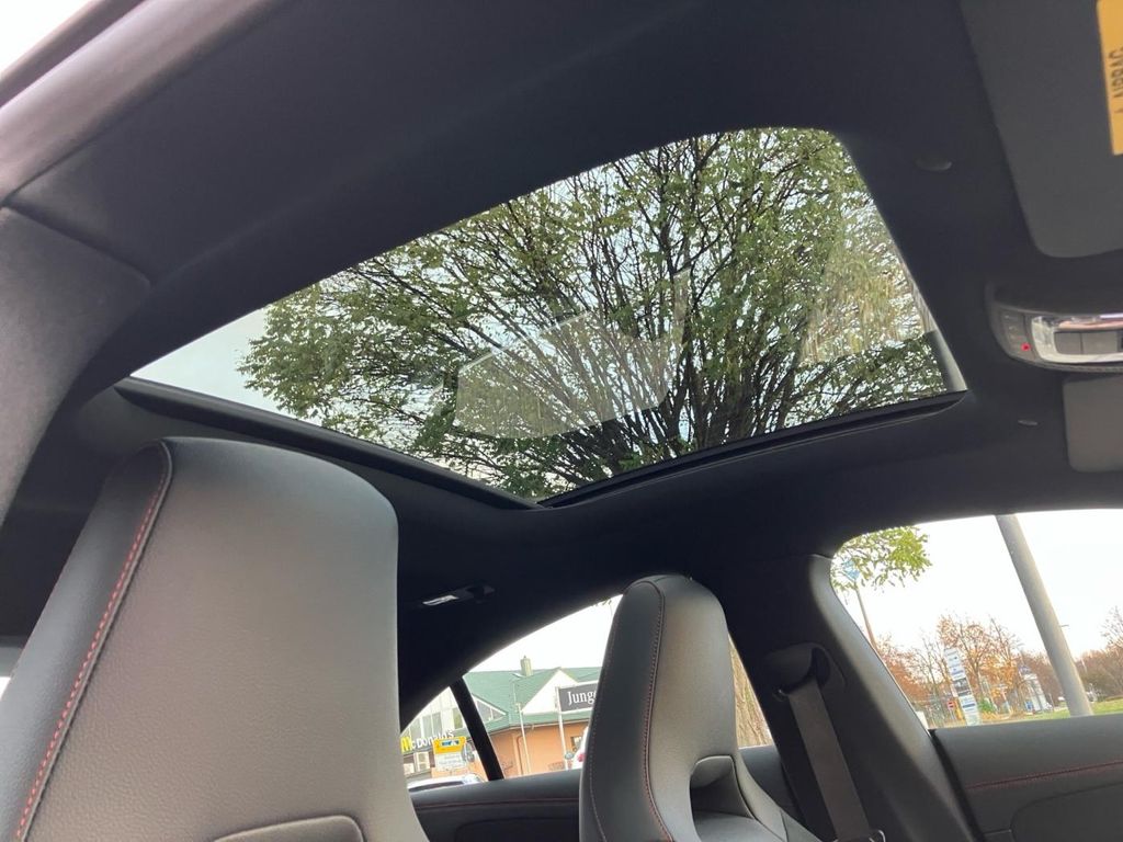 Mercedes-Benz CLA 200 2025