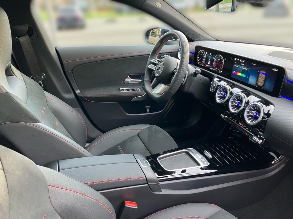 Mercedes-Benz CLA 200 2025
