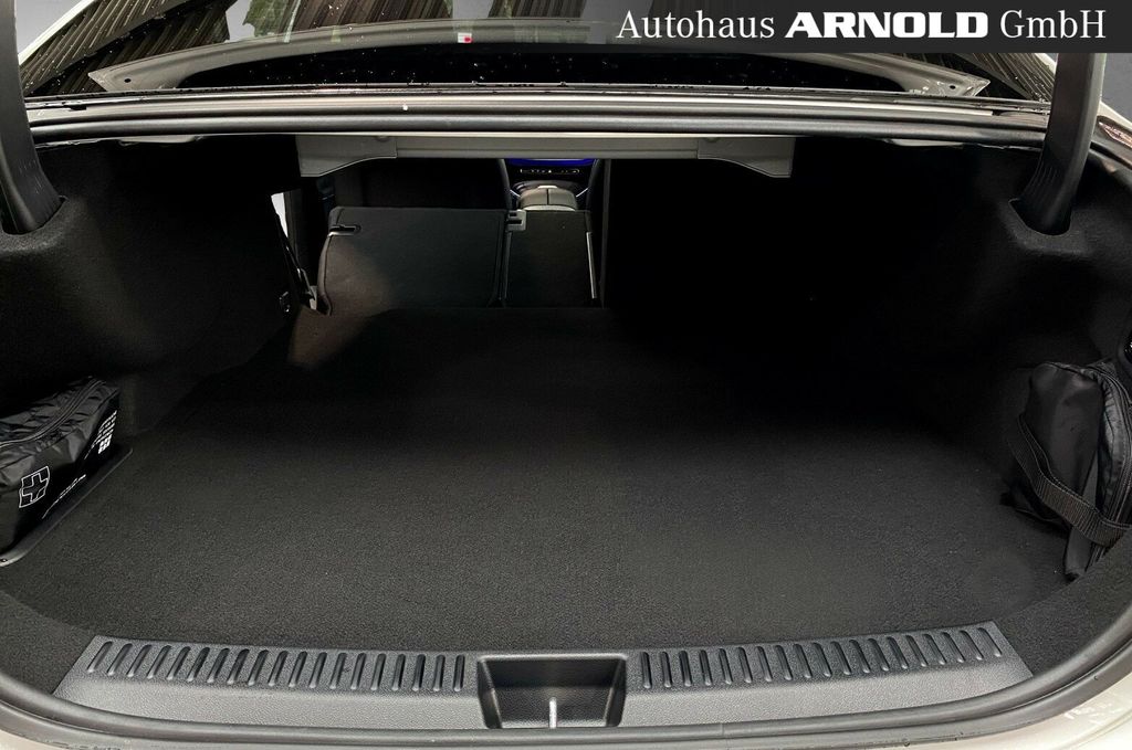 Mercedes-Benz E 300 2025