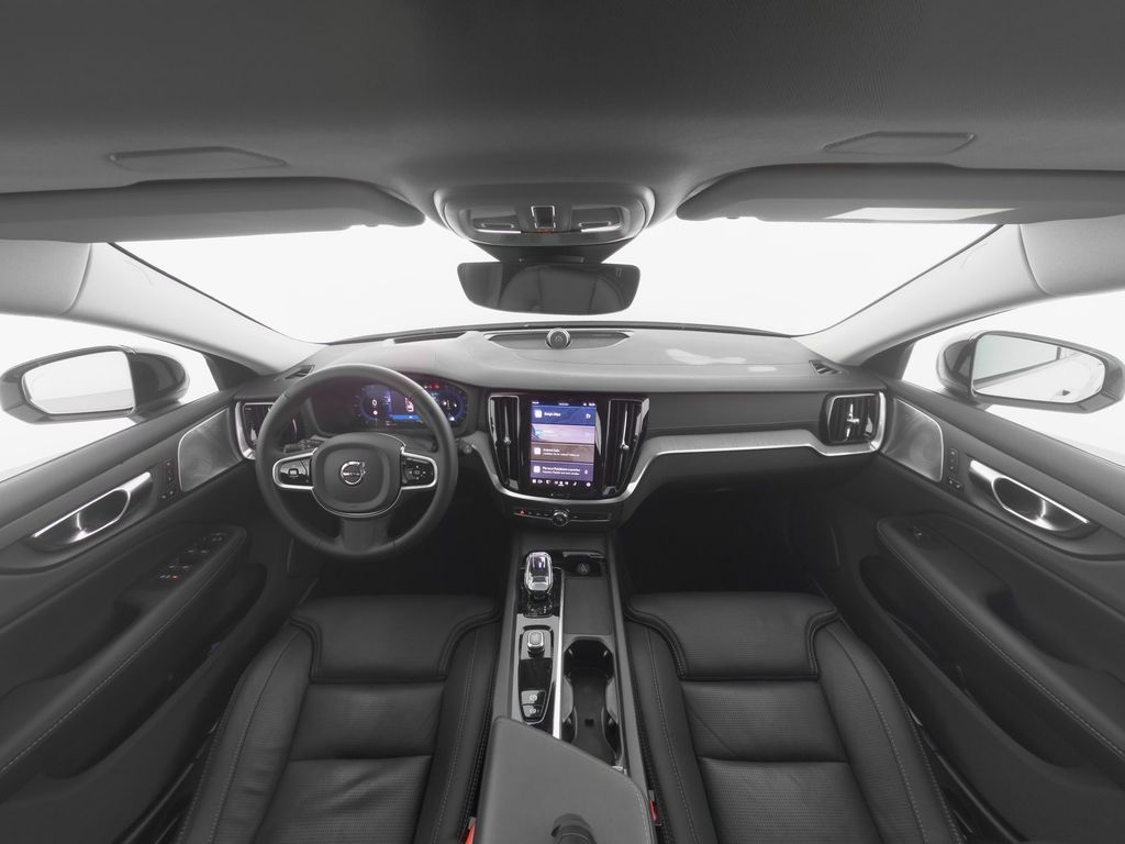 Volvo V60 2025