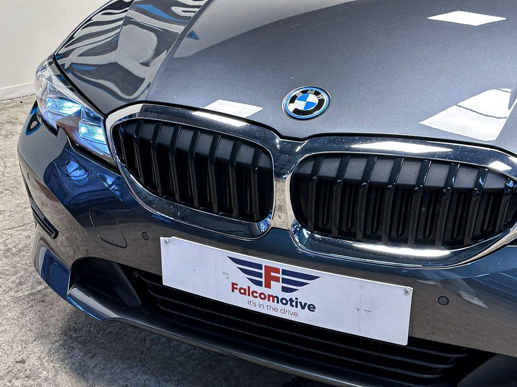 BMW 330 2021