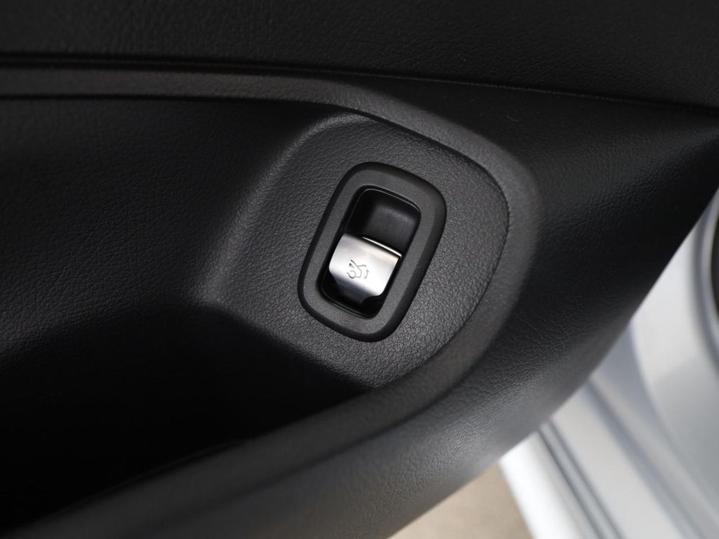 Mercedes-Benz CLE 200 2025