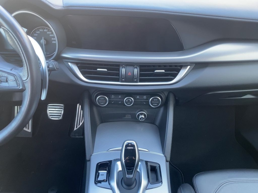 Alfa Romeo Stelvio 2021