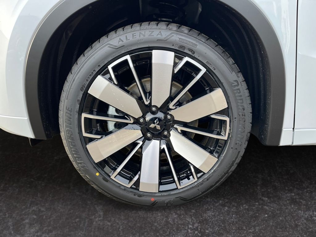 Mitsubishi Outlander 2025