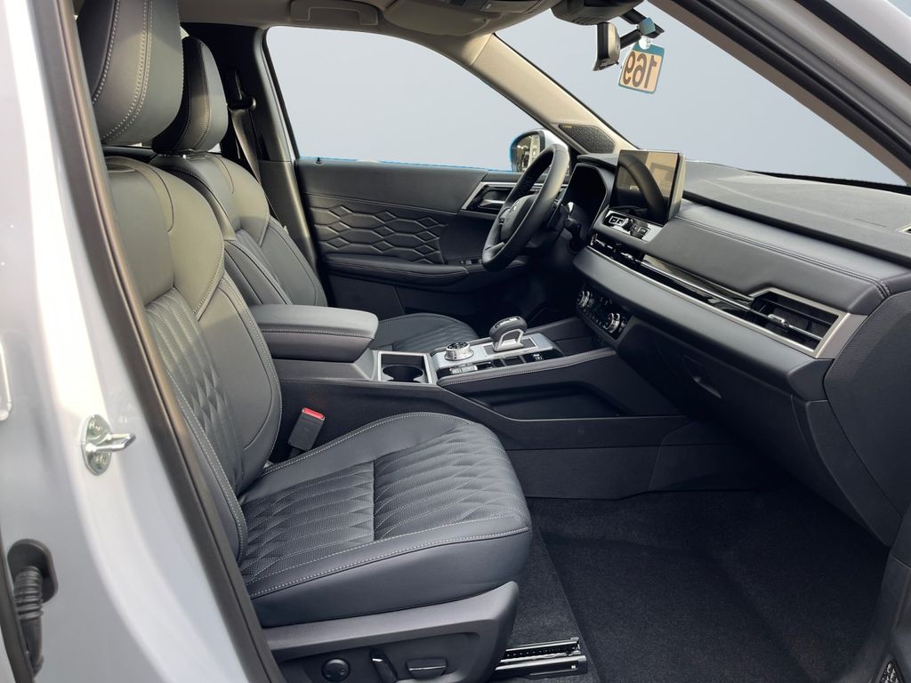 Mitsubishi Outlander 2025