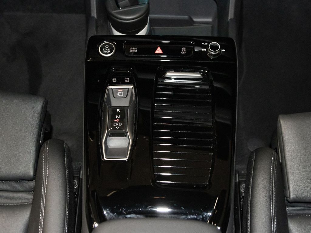 Audi Q6 e-tron 2025
