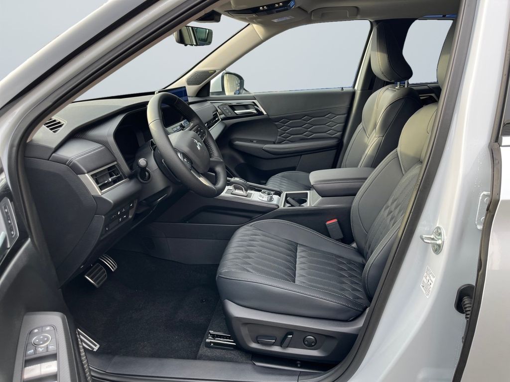 Mitsubishi Outlander 2025