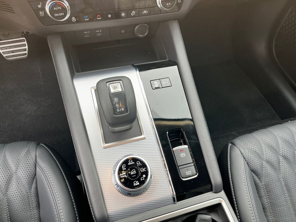 Mitsubishi Outlander 2025