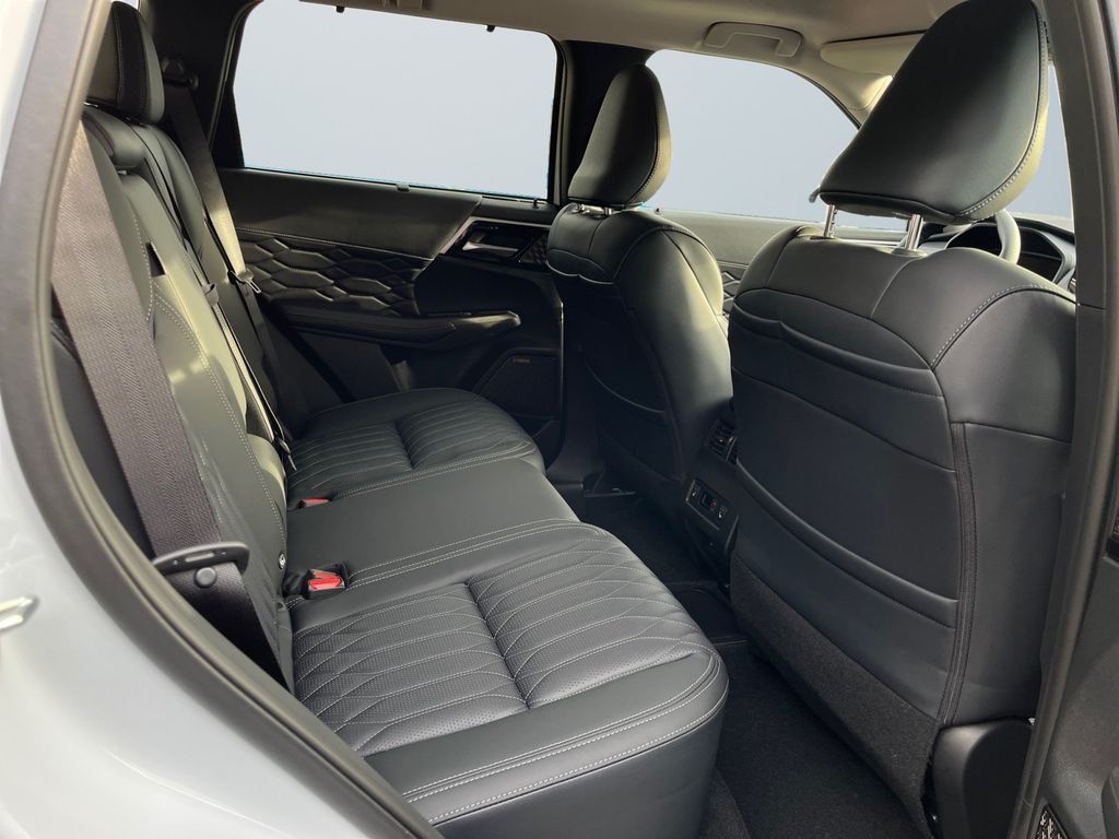 Mitsubishi Outlander 2025