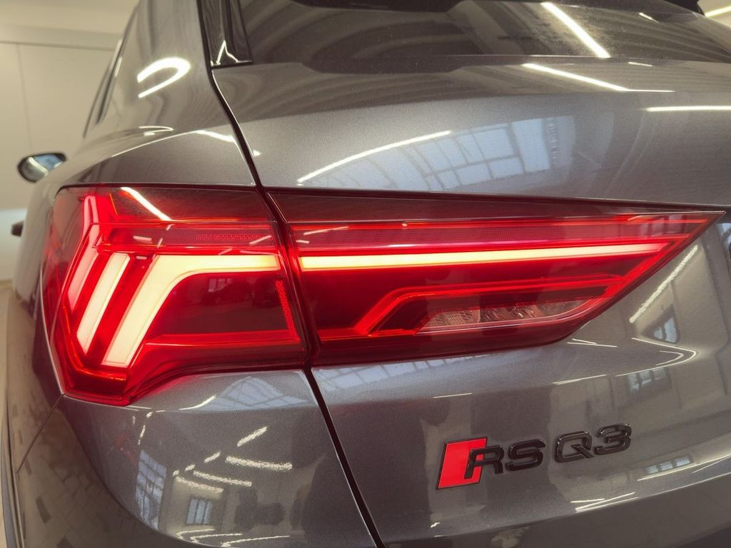 Audi RSQ3 2024